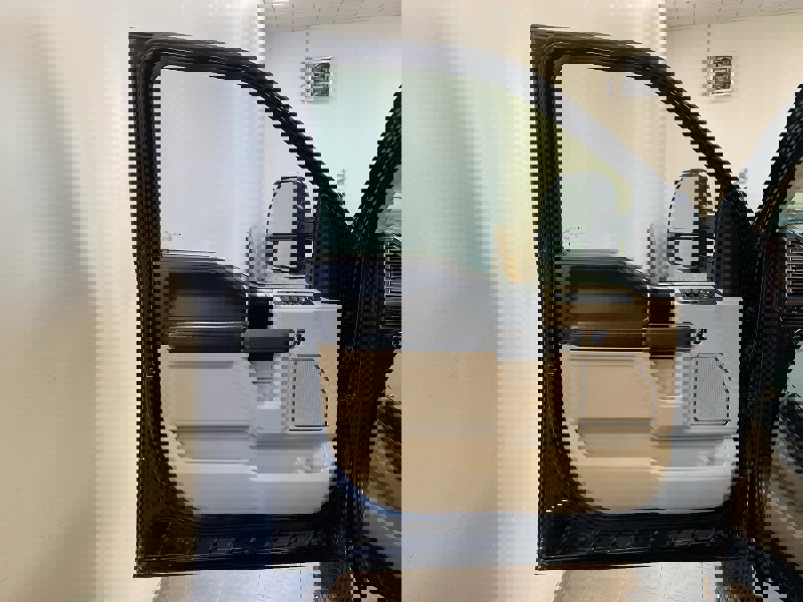 Used 2020 Ford F350 Limited w/ FX4 Off-Road Package image 17