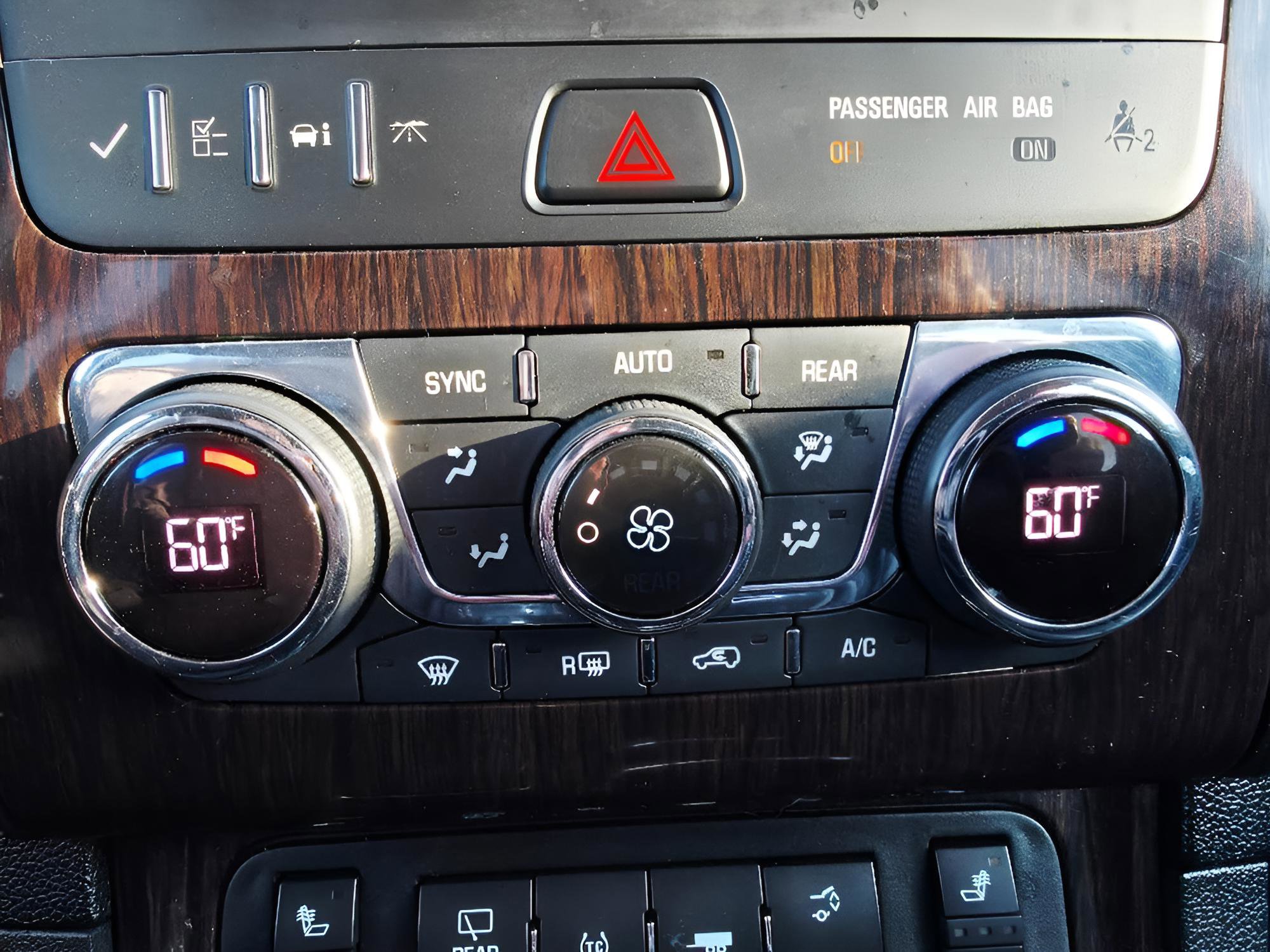 Used 2015 Chevrolet Traverse LT image 34