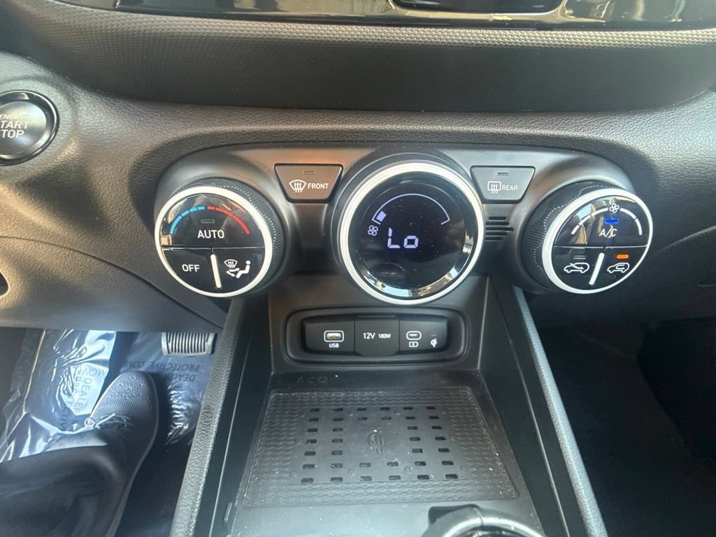 Used 2024 Hyundai Venue Limited FWD image 21