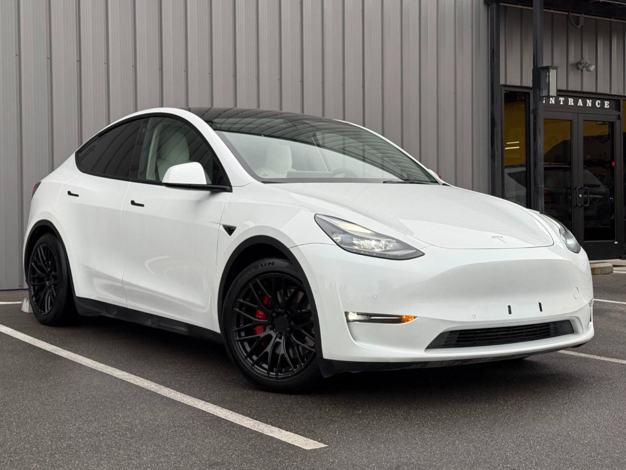 Used 2022 Tesla Model Y Performance AWD/4WD image 3