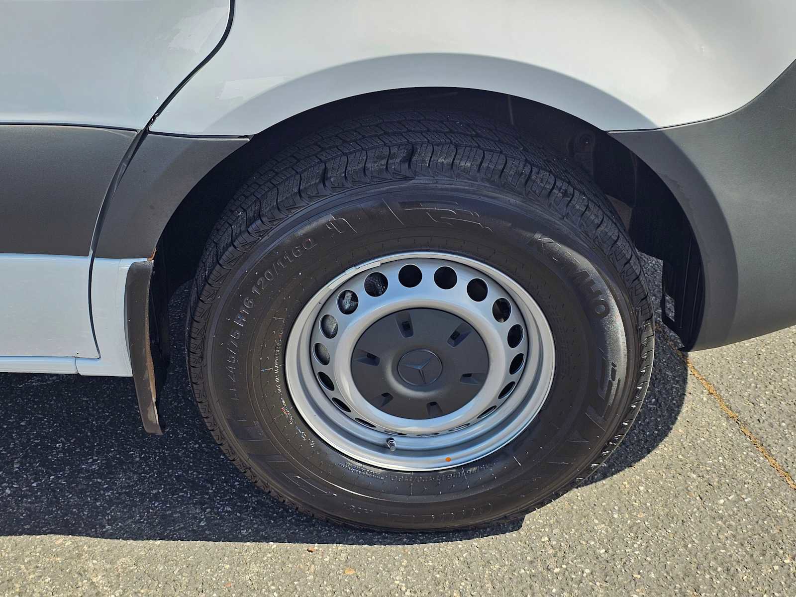 Used 2025 Mercedes-Benz Sprinter 2500 image 9