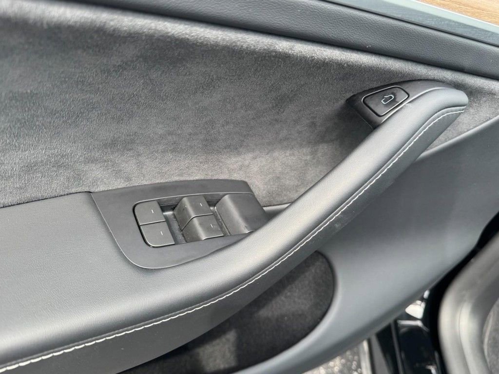 Used 2024 Tesla Model Y Performance image 16