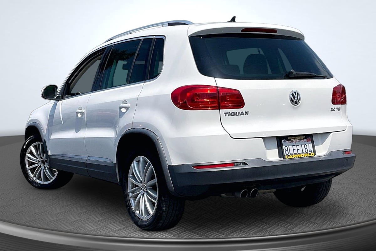 Used 2013 Volkswagen Tiguan SE FWD image 2