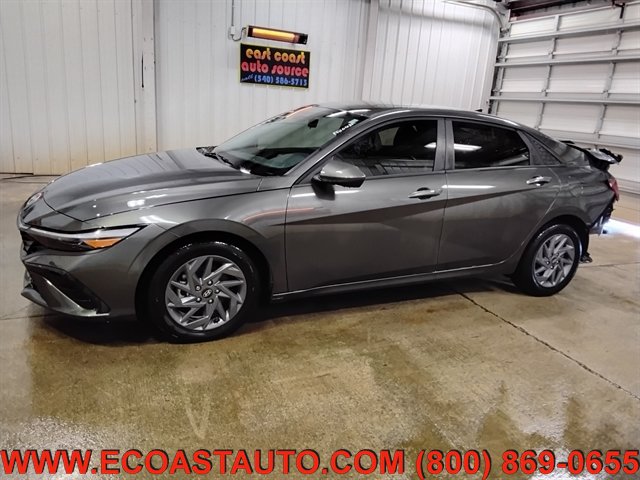 Used 2024 Hyundai Elantra SEL FWD image 2