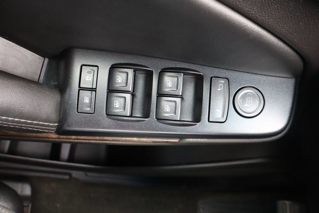 Used 2015 Chevrolet Suburban LS image 25