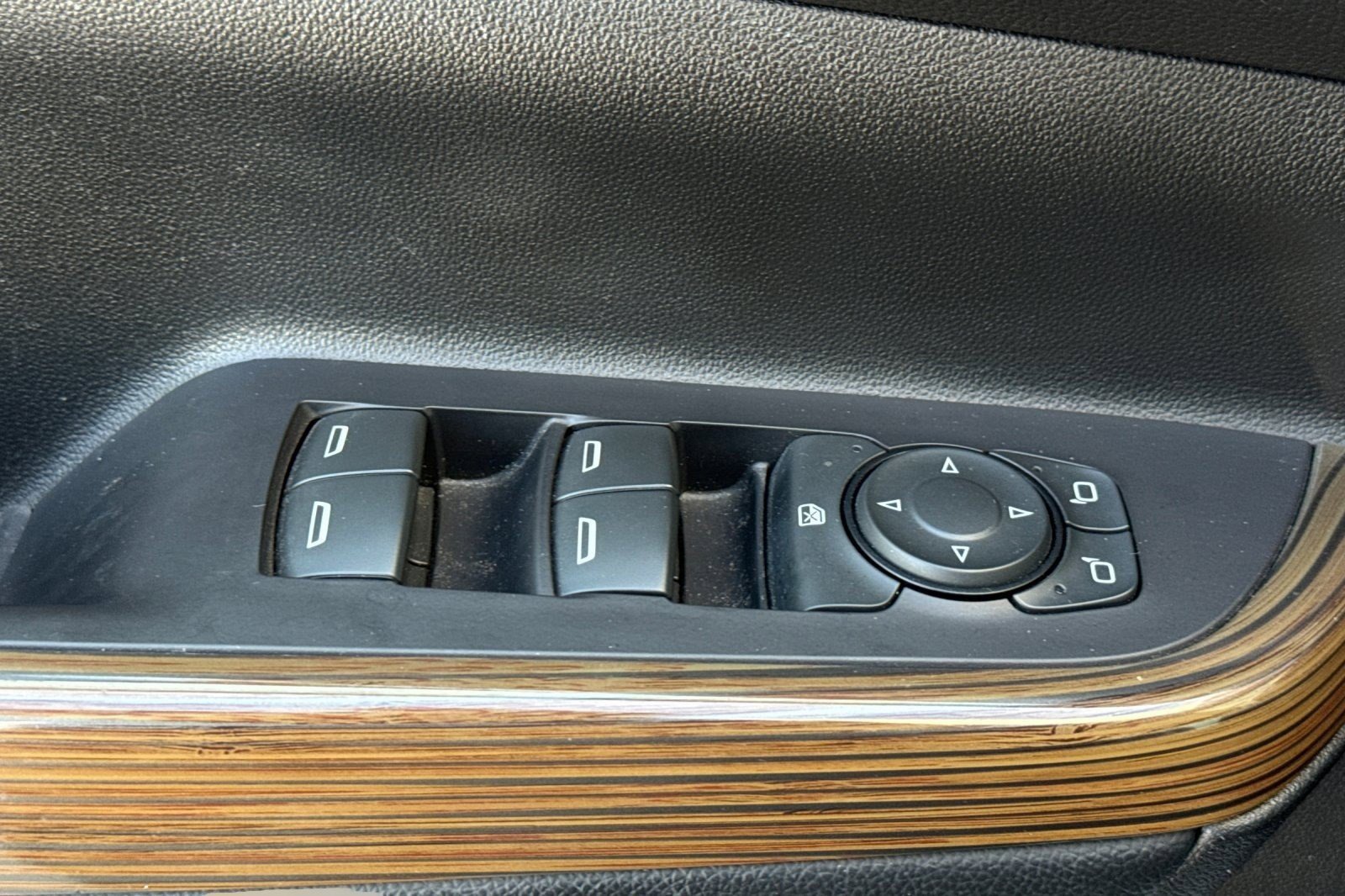 Used 2019 GMC Acadia SLE FWD image 12