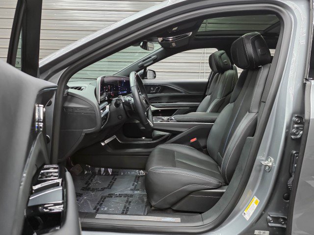 Used 2024 Cadillac Lyriq Sport AWD/4WD image 13