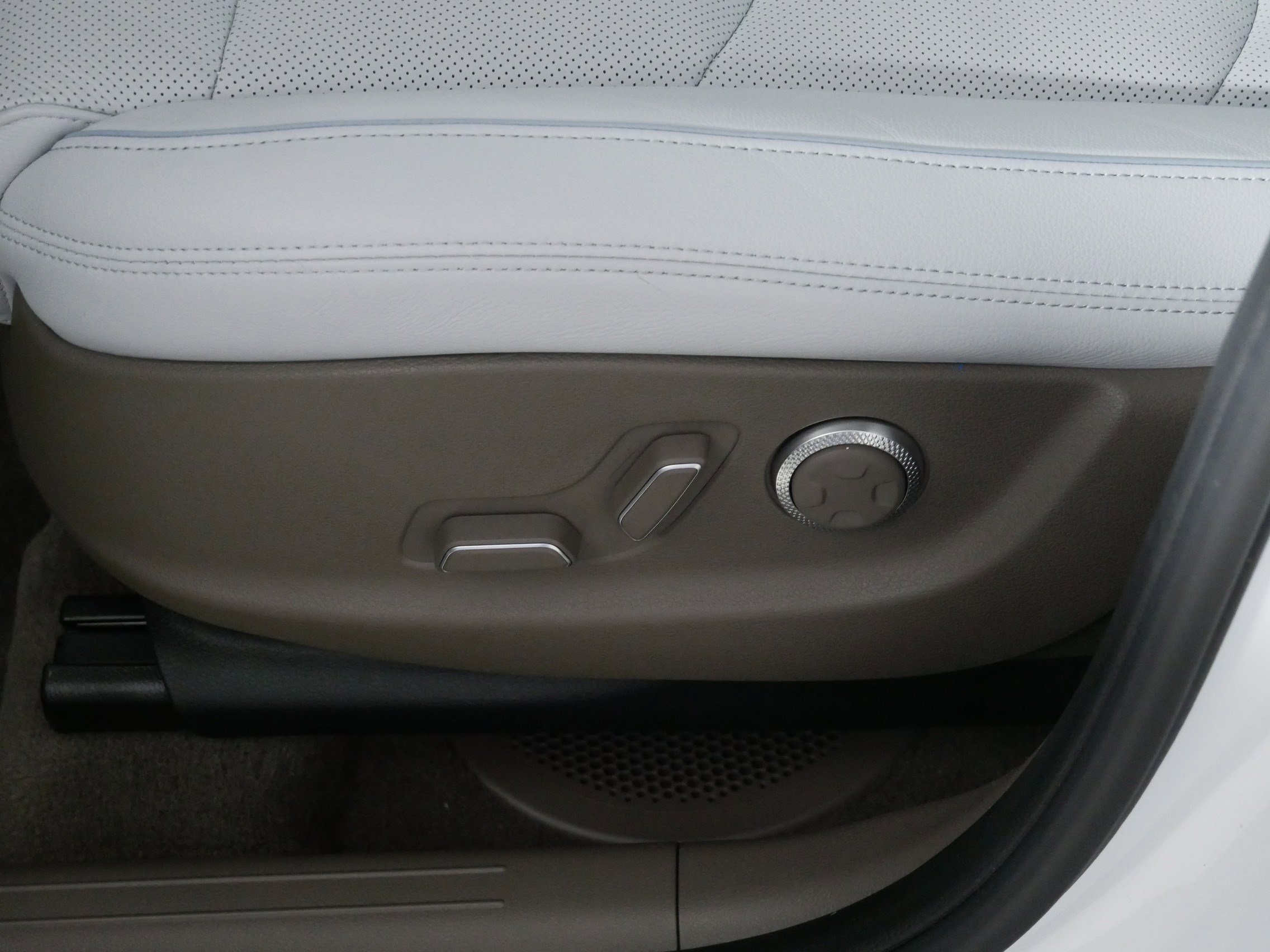 Used 2026 Genesis GV70 2.5T Advanced image 20