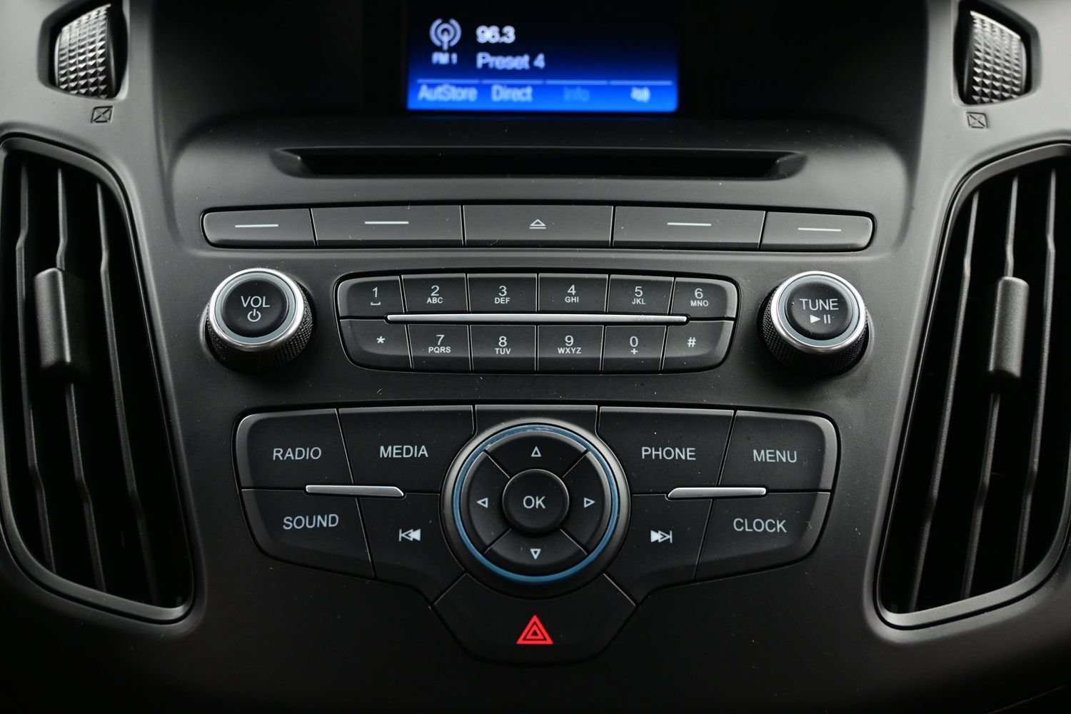 Used 2015 Ford Focus SE FWD image 18