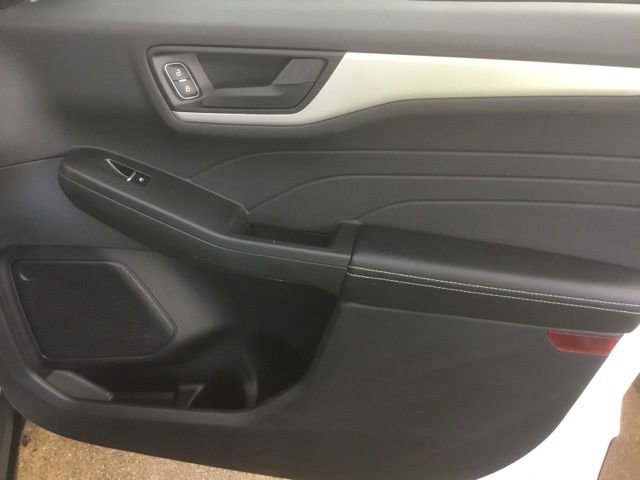 Used 2022 Ford Escape SE w/ Cold Weather Package image 8