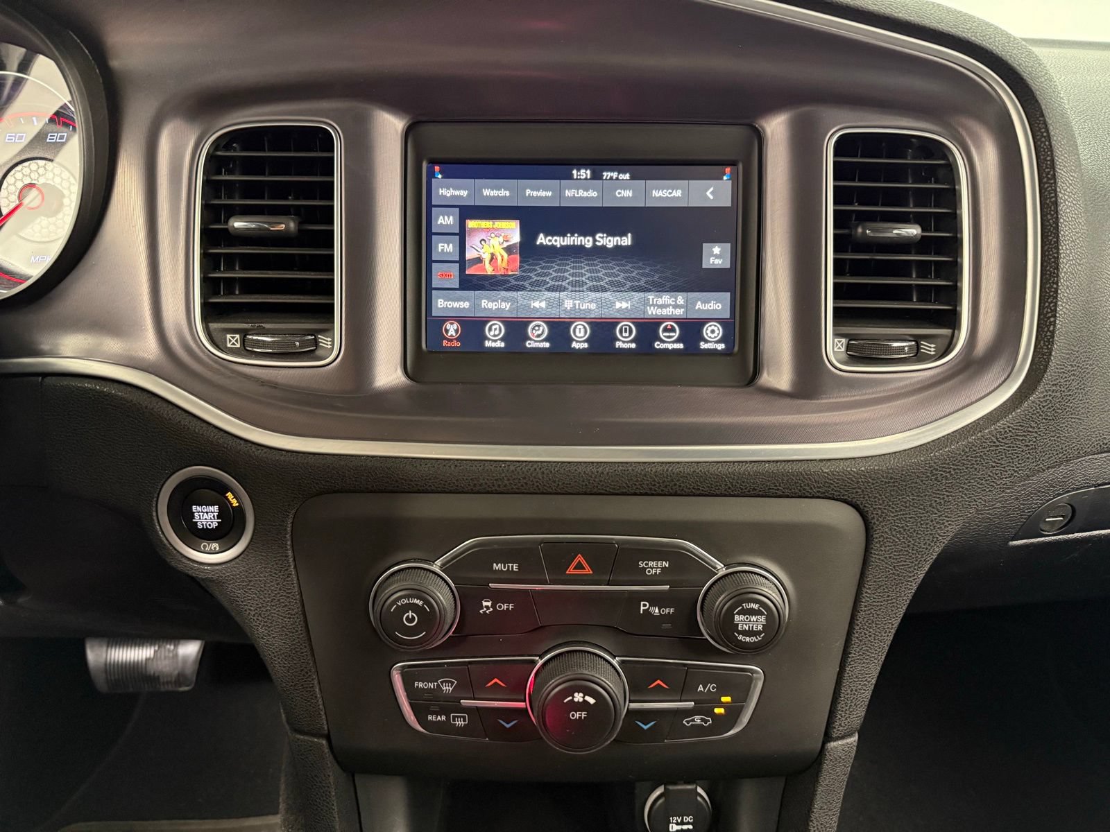 Used 2019 Dodge Charger SXT RWD image 17
