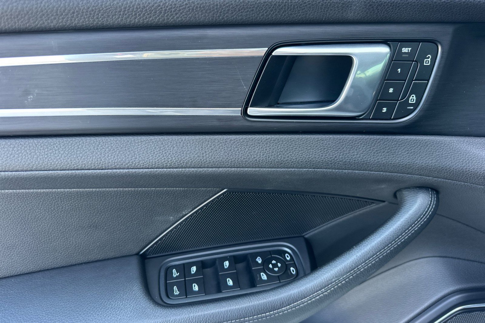 Certified 2023 Porsche Panamera Platinum Edition image 12