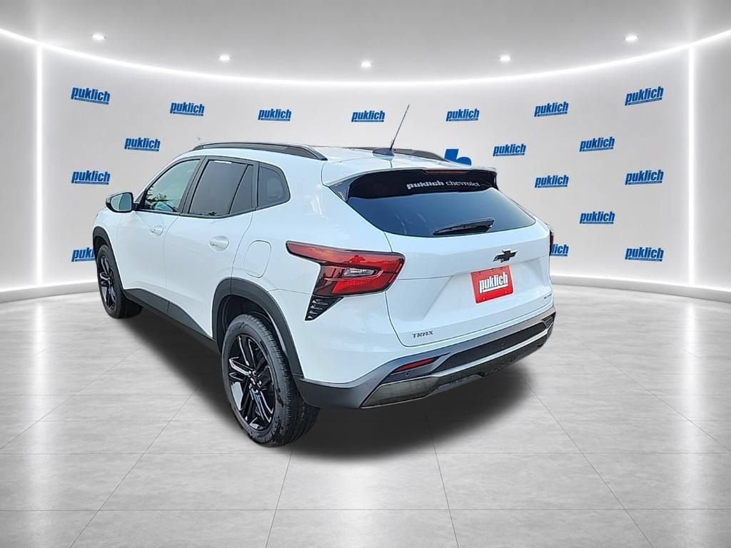 Certified 2025 Chevrolet Trax ACTIV w/ Driver Confidence Package FWD image 3