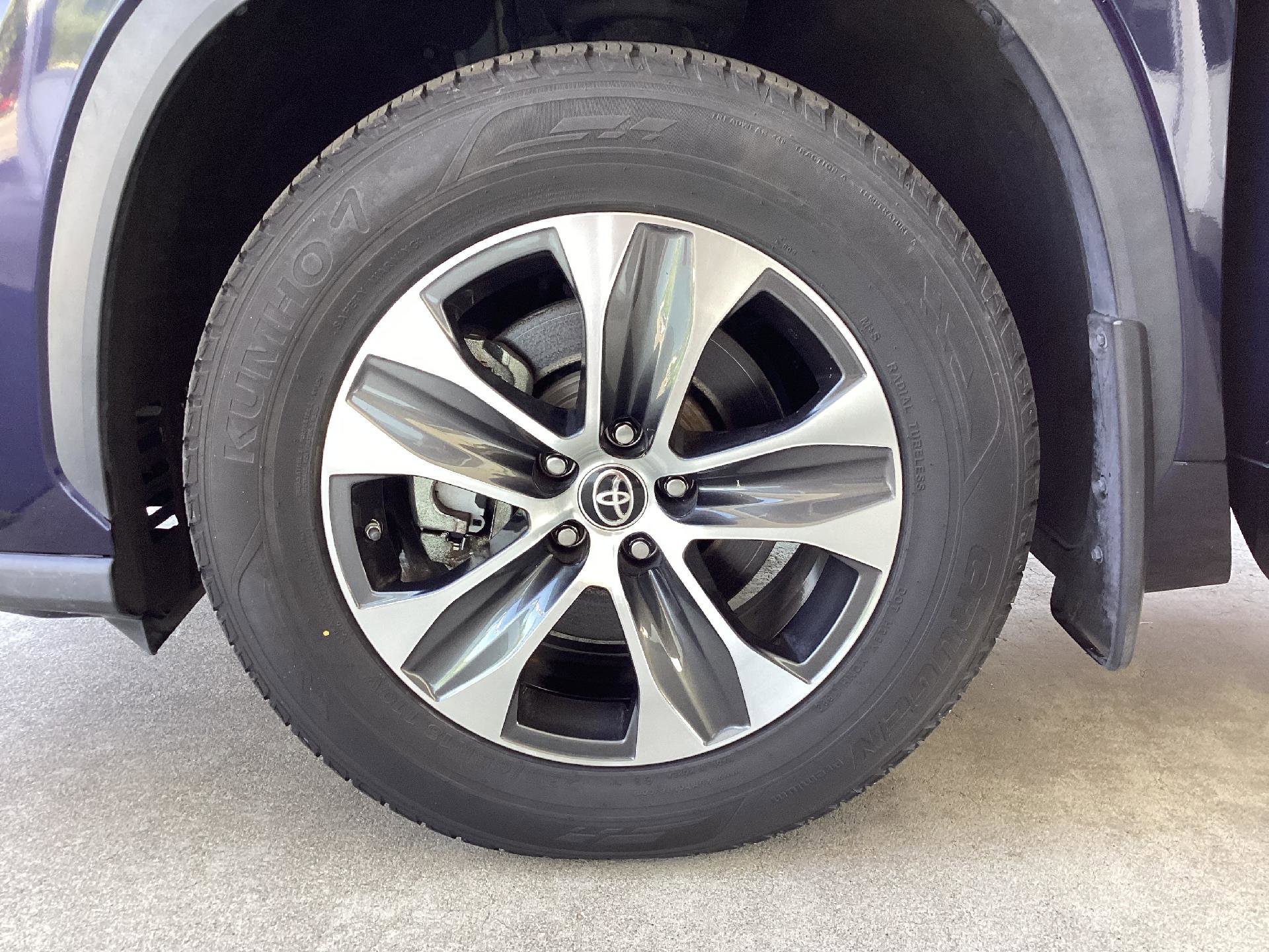 Used 2023 Toyota Highlander XLE AWD/4WD image 19