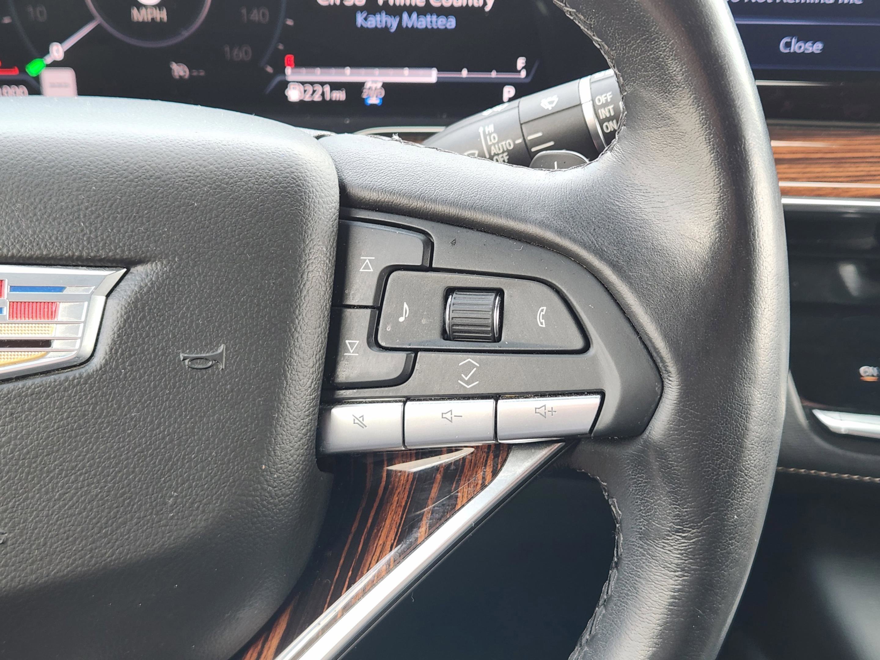 Used 2021 Cadillac Escalade Premium Luxury AWD/4WD image 30