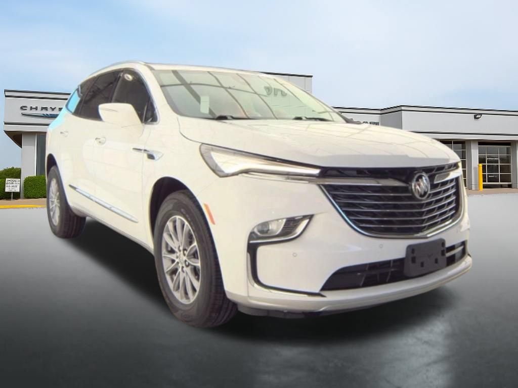 Used 2023 Buick Enclave Essence AWD/4WD image 2
