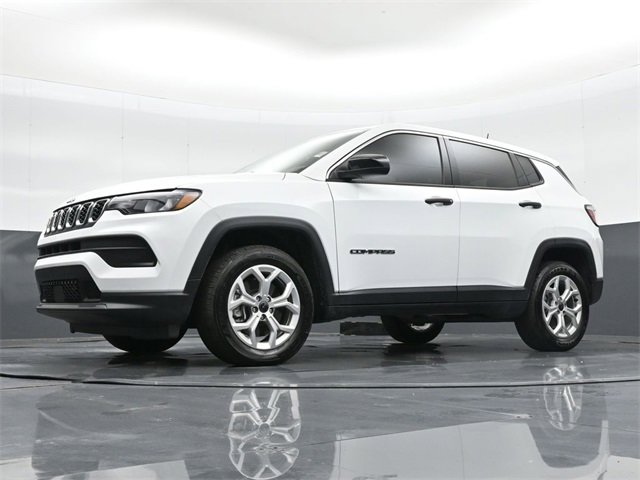 Used 2025 Jeep Compass Sport image 39