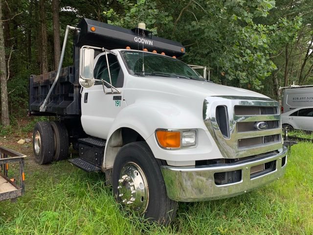 Used 2015 Ford F750 2WD Regular Cab Super Duty image 2