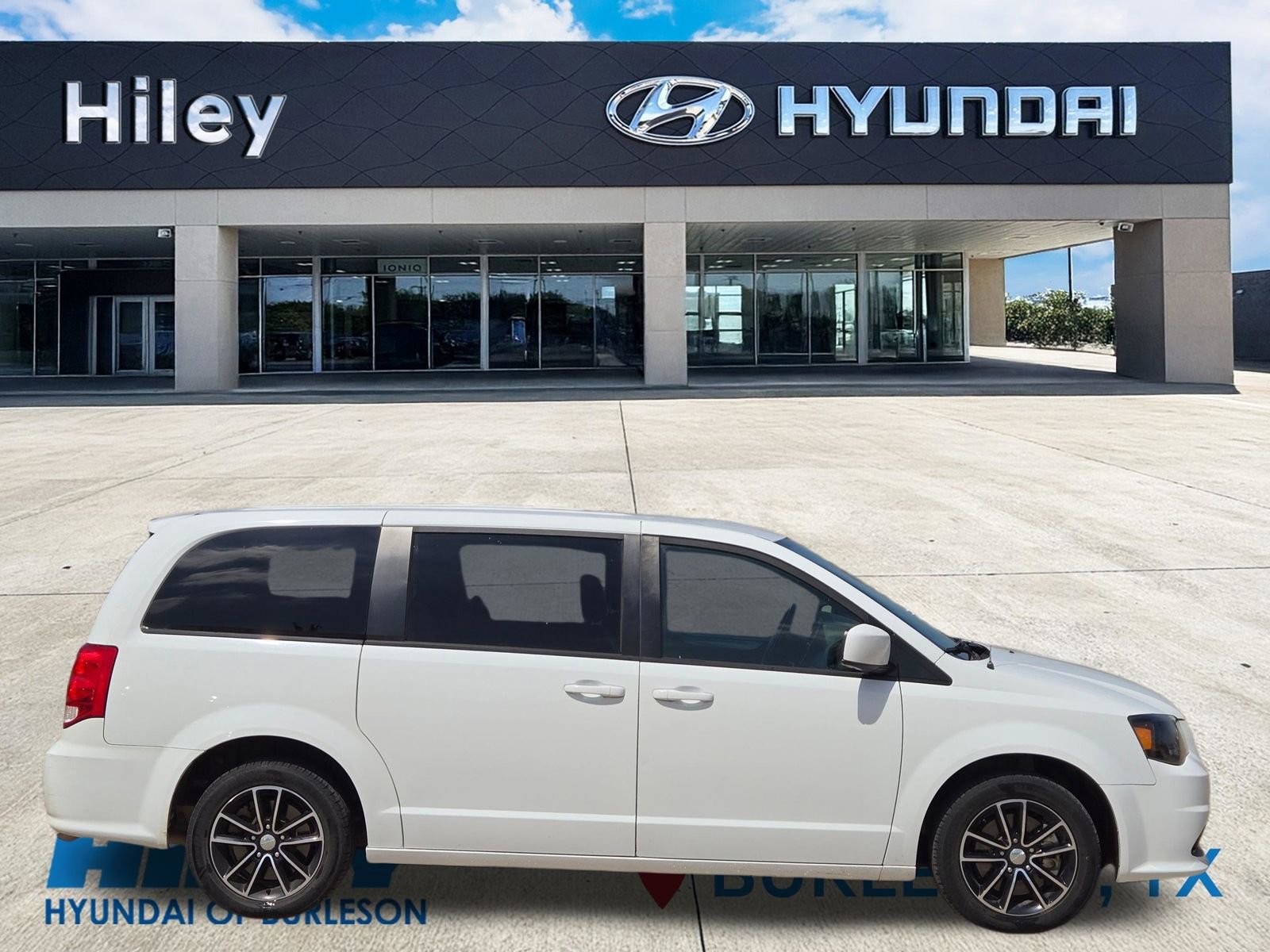 Used 2019 Dodge Grand Caravan GT image 3