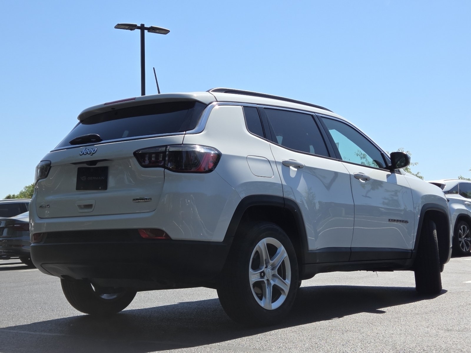 Used 2023 Jeep Compass Latitude AWD/4WD image 14