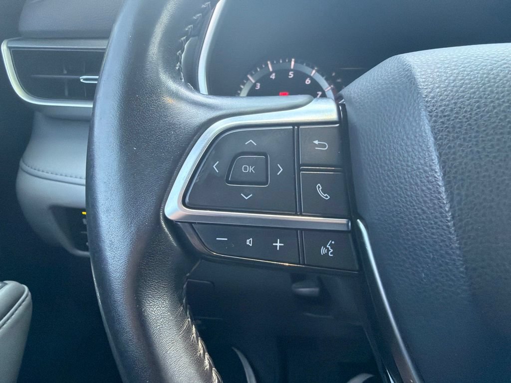 Used 2021 Toyota Highlander XLE AWD/4WD image 34