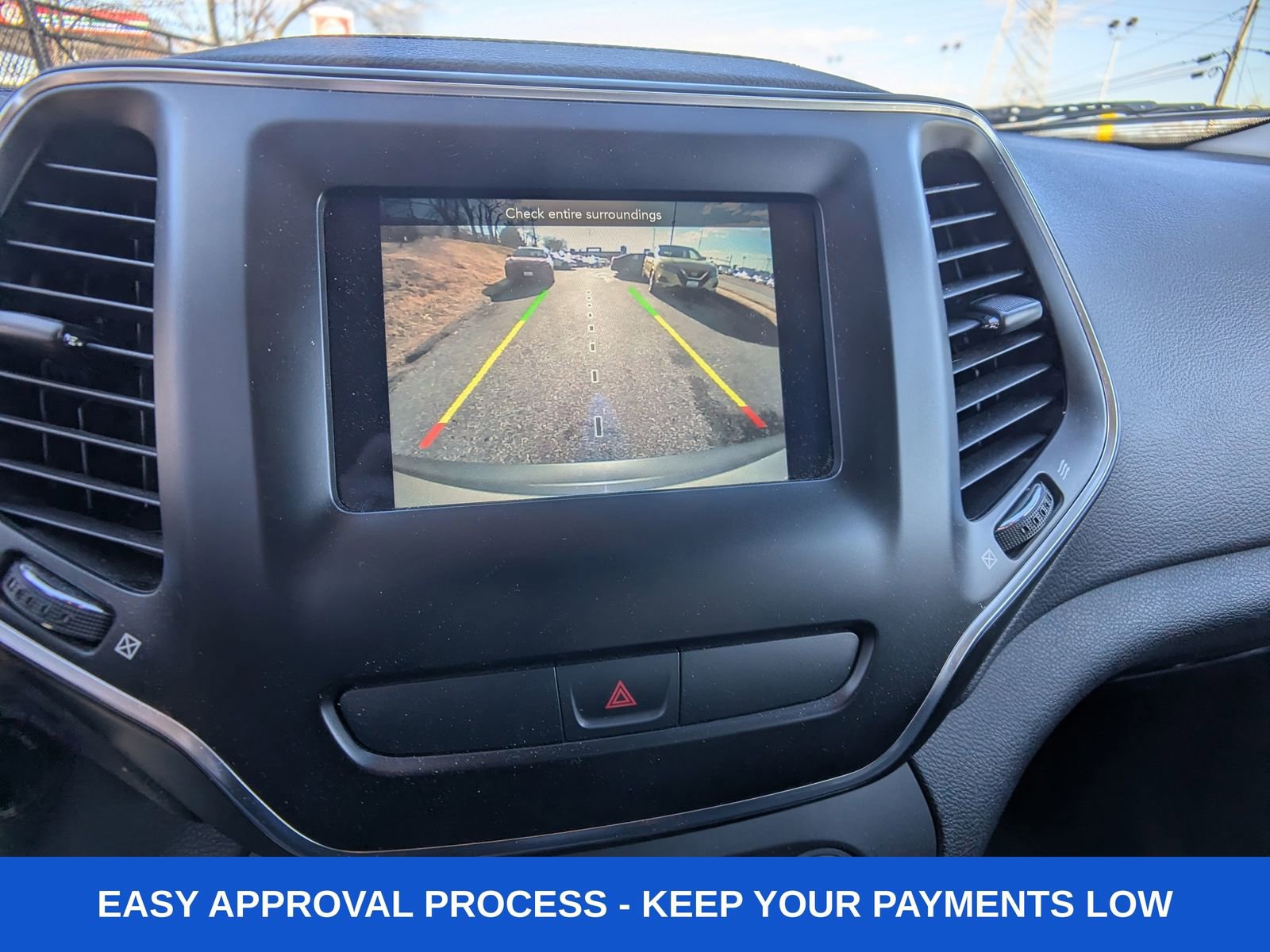 Used 2019 Jeep Cherokee Latitude w/ Cold Weather Group image 29