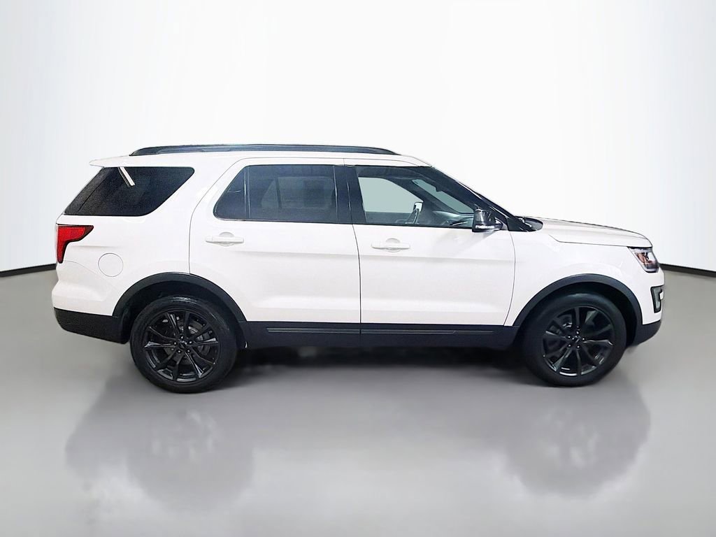 Used 2017 Ford Explorer XLT w/ Equipment Group 202A AWD/4WD image 10