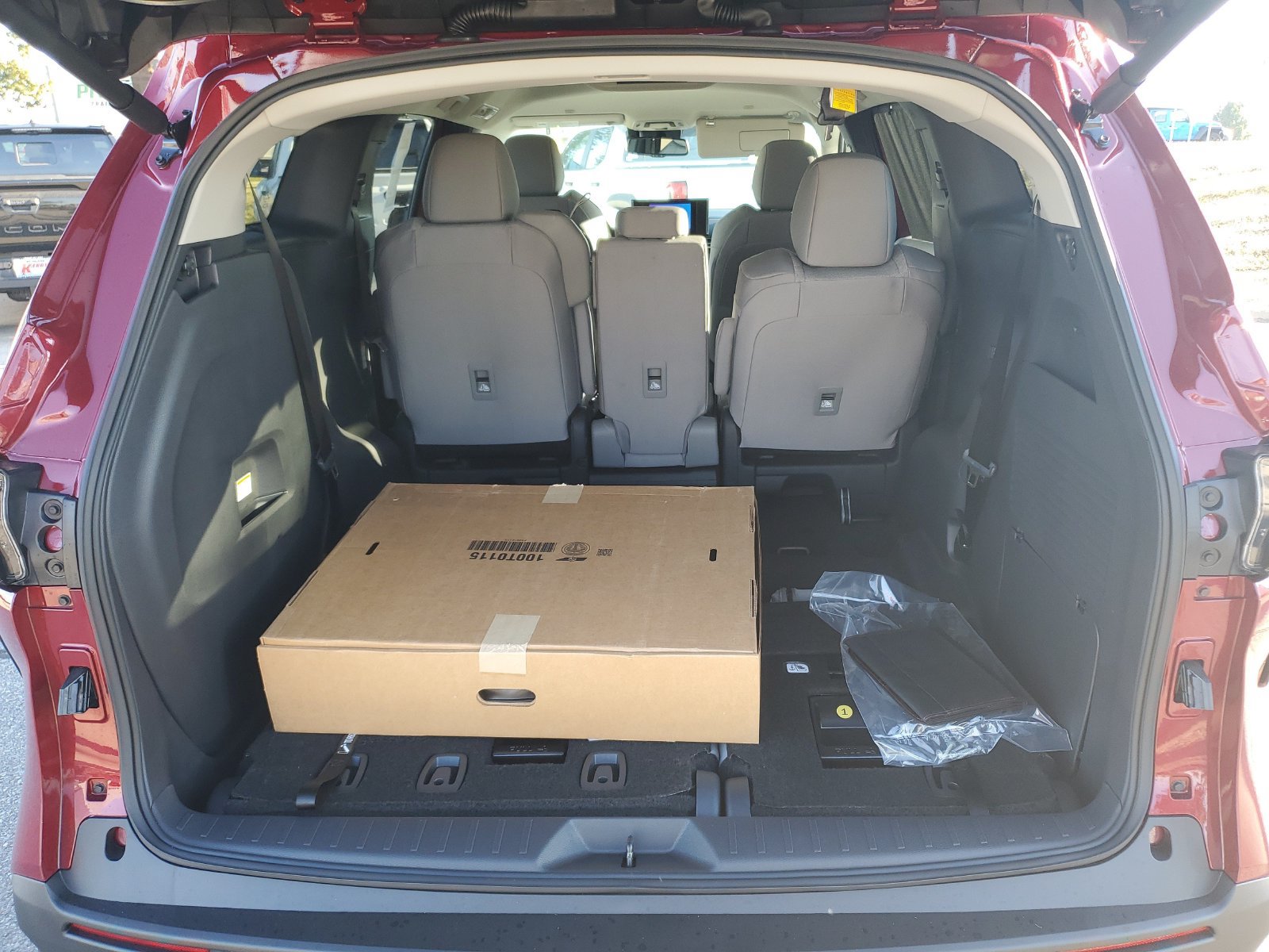 New 2026 Toyota Sienna LE FWD image 8