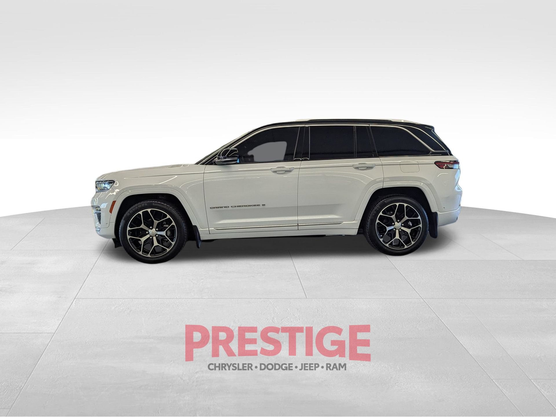 Used 2022 Jeep Grand Cherokee Summit AWD/4WD image 13