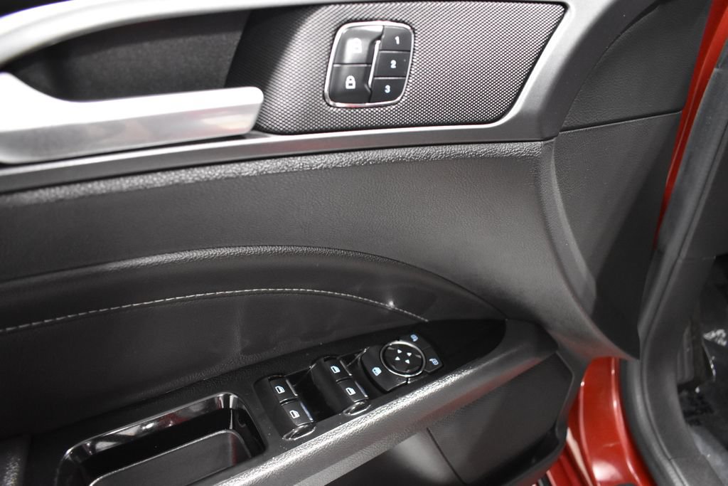 Used 2016 Ford Fusion Titanium FWD image 15