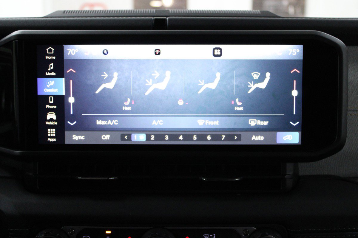 Used 2025 Jeep Wrangler Unlimited Sahara w/ Safety Group image 23