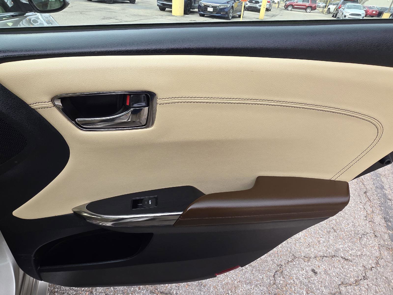 Used 2018 Toyota Avalon Limited FWD image 35