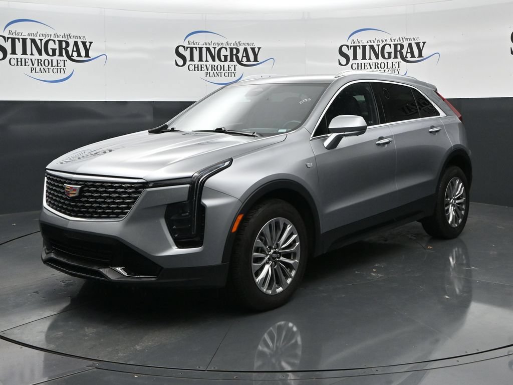 Used 2025 Cadillac XT4 Premium Luxury FWD image 3