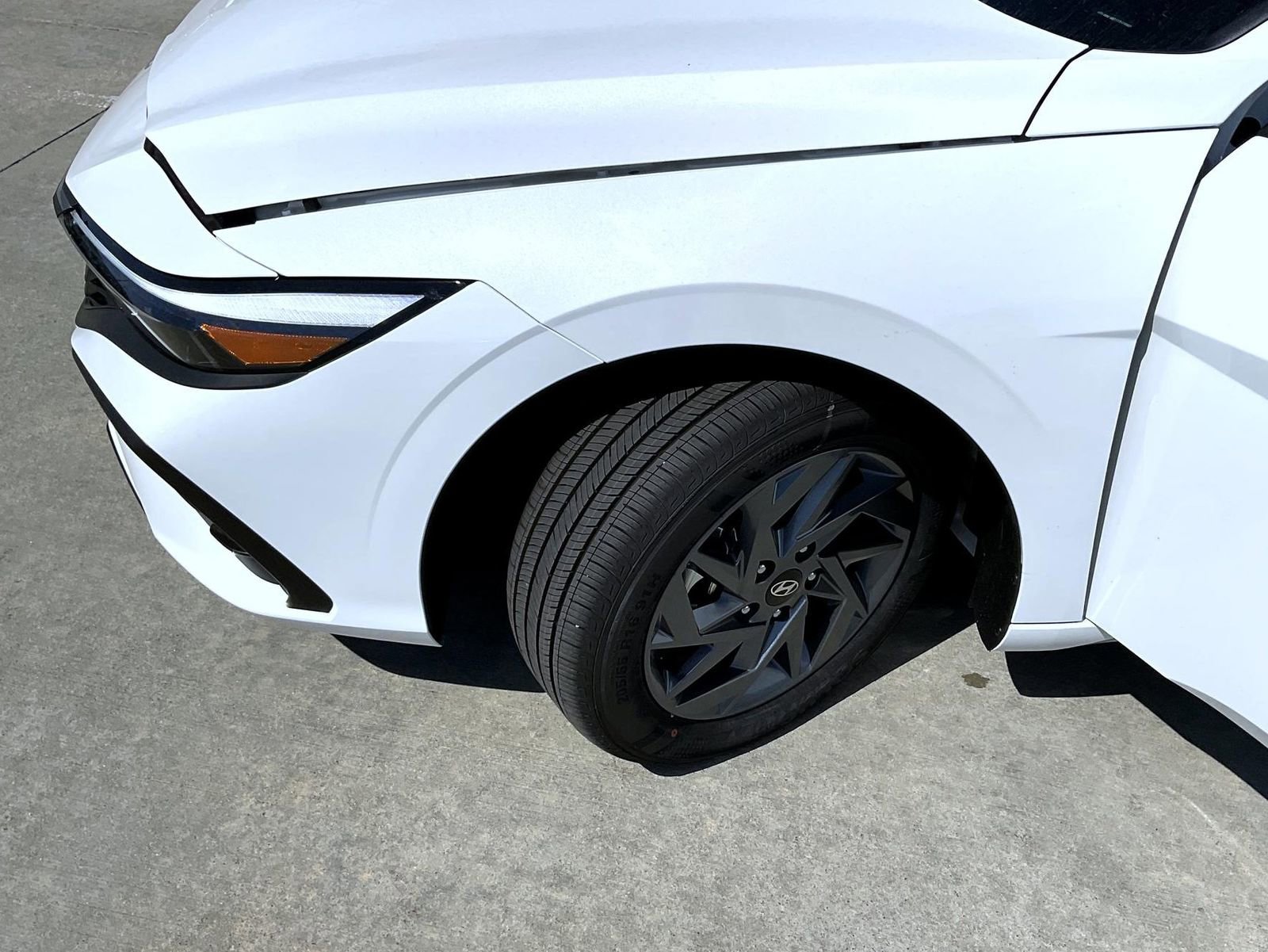 New 2026 Hyundai Elantra Hybrid FWD image 24