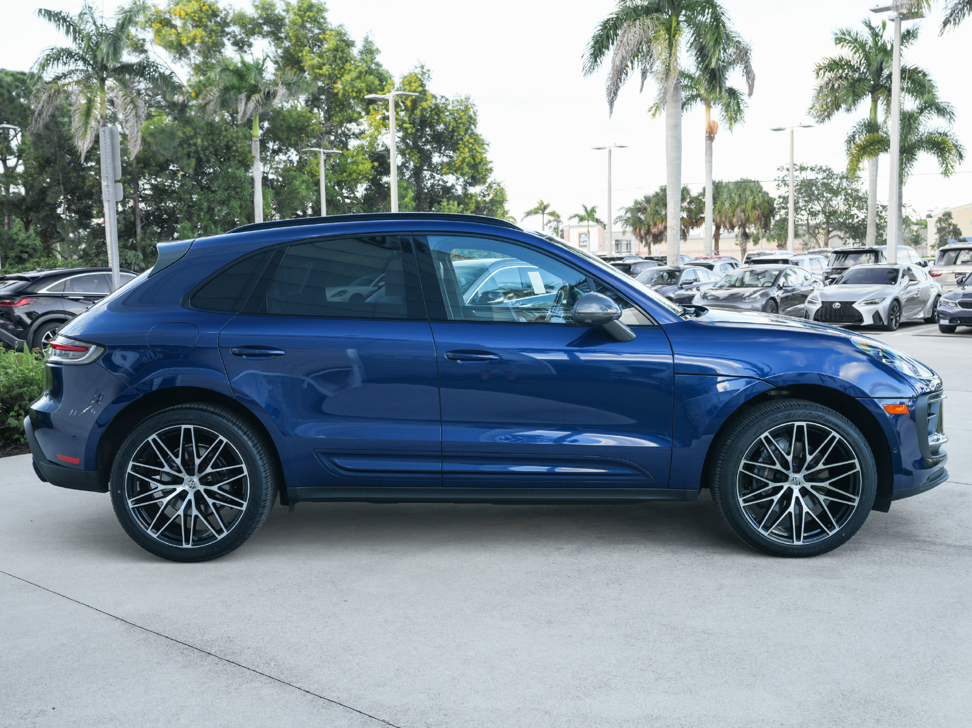 Used 2023 Porsche Macan Turbo AWD/4WD image 29