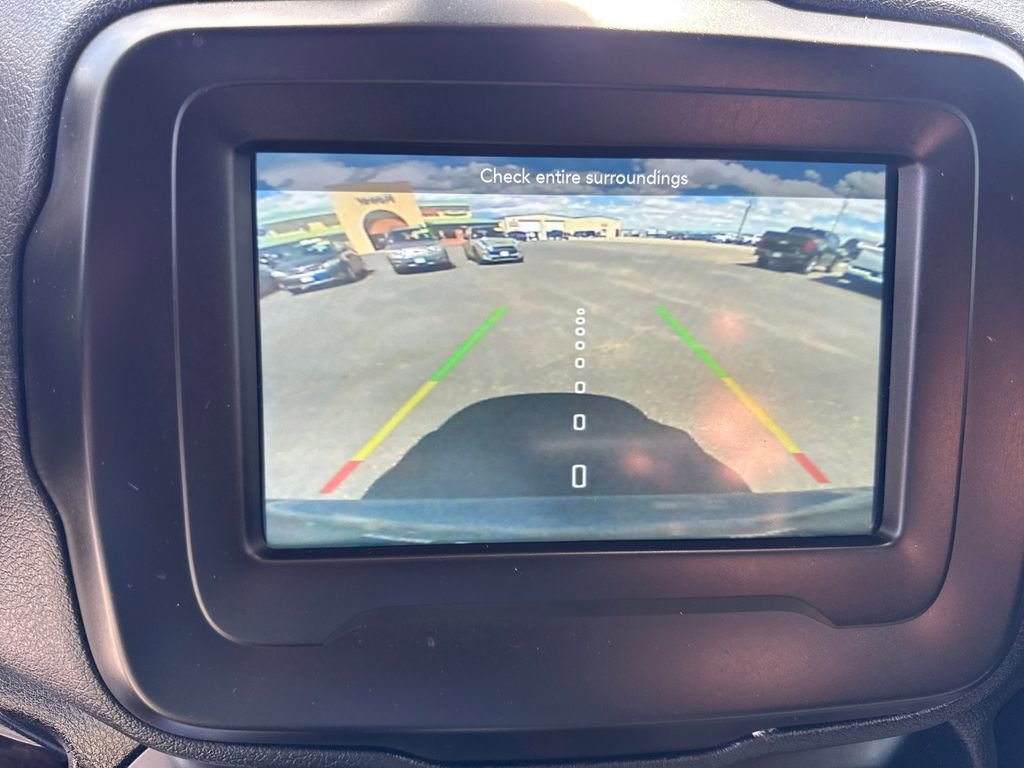 Used 2020 Jeep Renegade Latitude w/ Cold Weather Group image 22