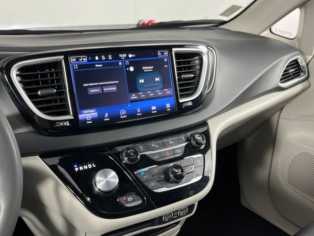 Used 2024 Chrysler Pacifica Touring-L FWD image 18