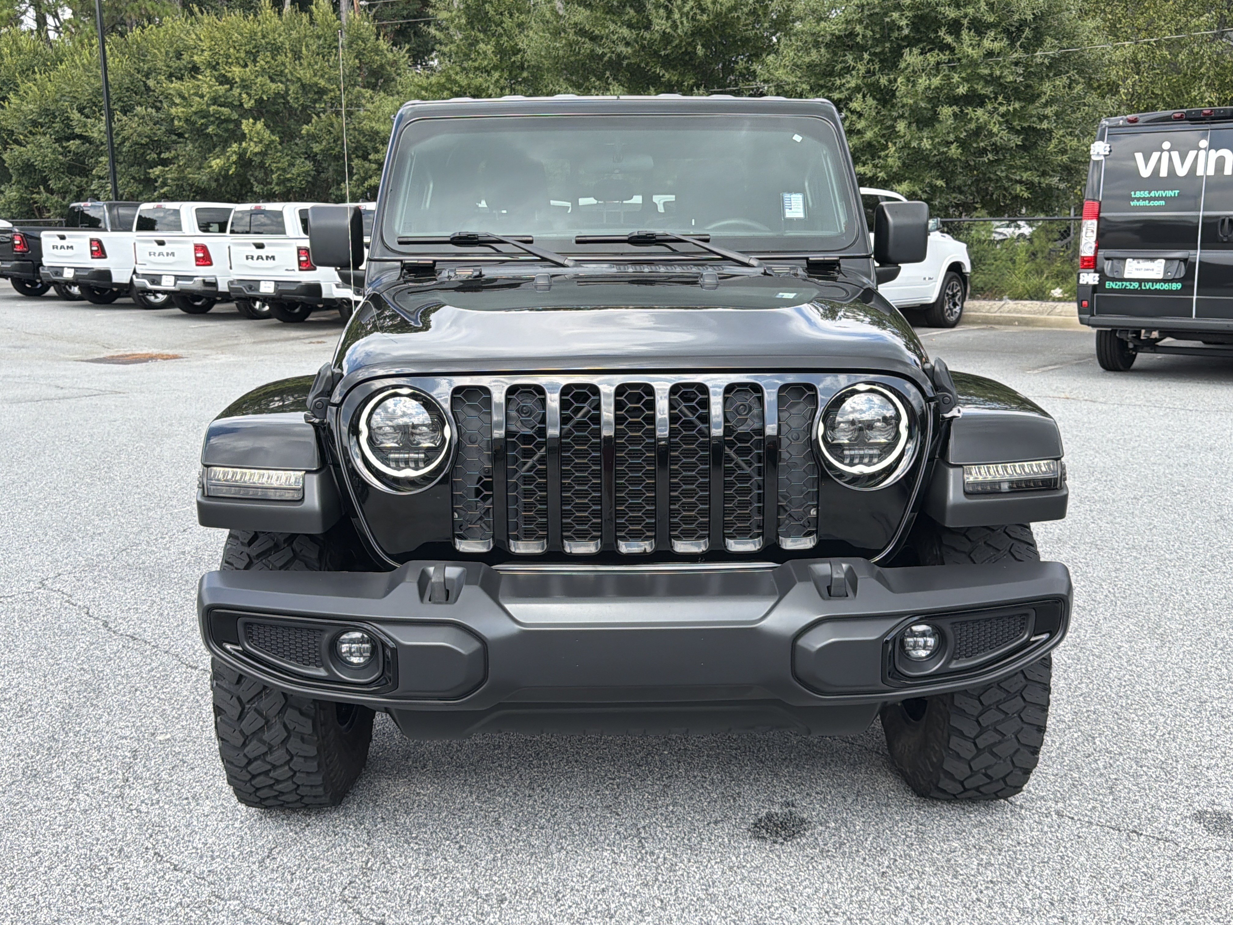 Used 2023 Jeep Gladiator Sport AWD/4WD image 2