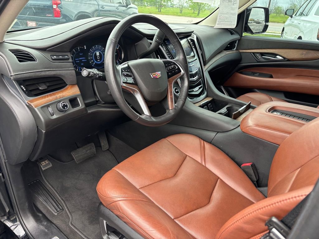 Used 2020 Cadillac Escalade Luxury RWD image 8