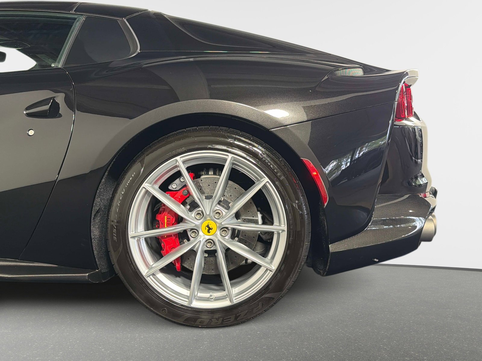 Used 2021 Ferrari 812 GTS RWD image 16