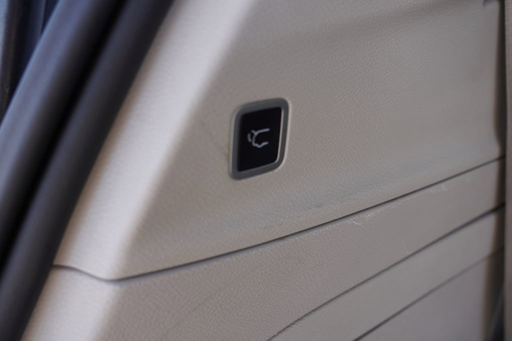 Certified 2024 Chrysler Pacifica Limited FWD image 24