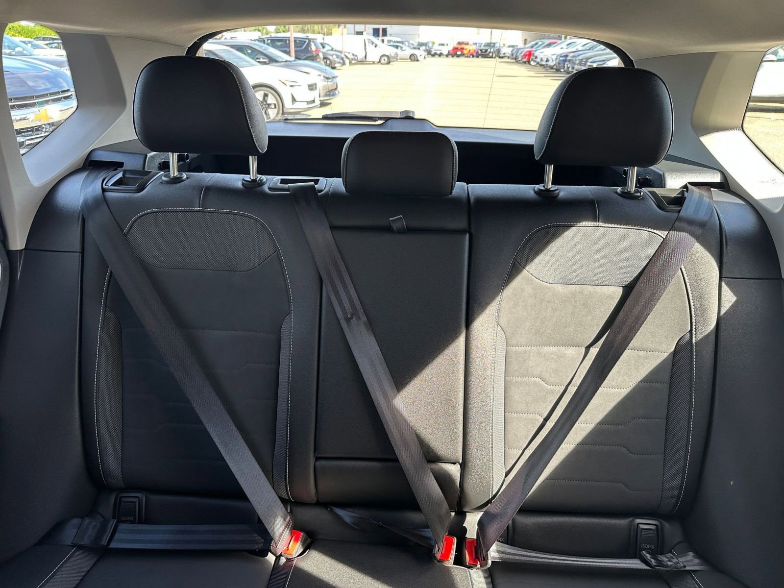 Used 2025 Volkswagen Taos SE image 39