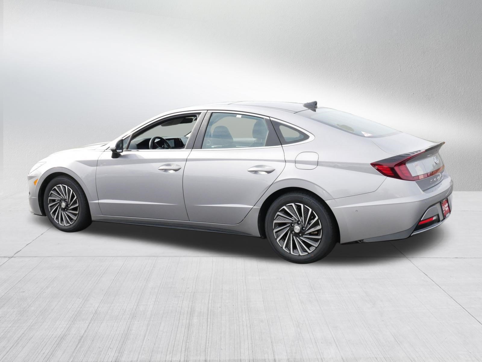 Used 2023 Hyundai Sonata Limited FWD image 4