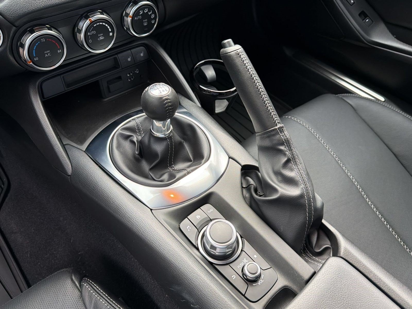 Used 2022 MAZDA MX-5 Miata Grand Touring w/ Weather Package RWD image 17