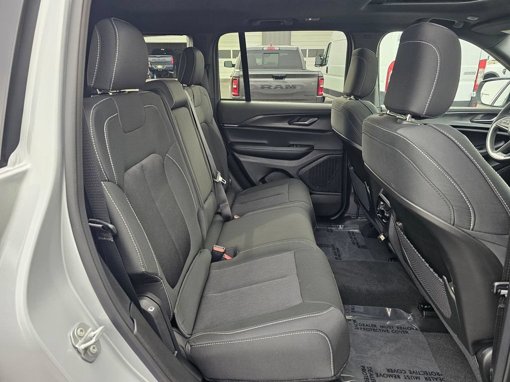 New 2025 Jeep Grand Cherokee Laredo X w/ Luxury Tech Group I AWD/4WD image 14