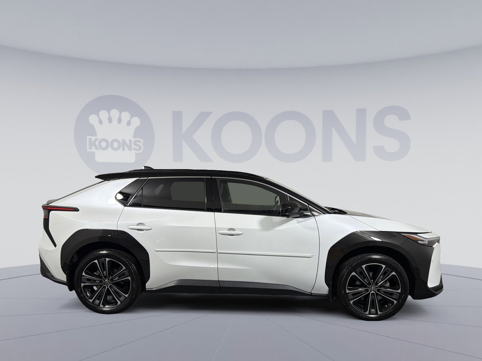 Used 2023 Toyota bZ4X XLE image 8