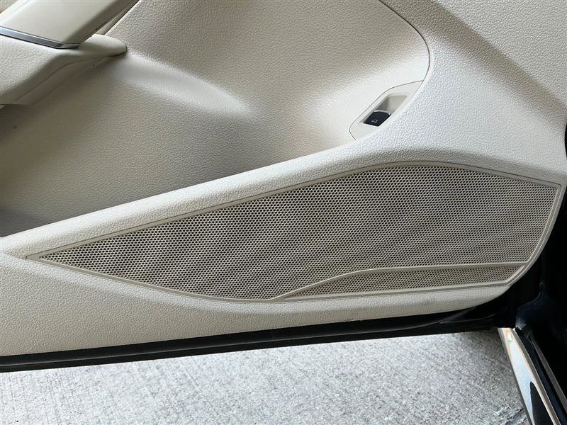 Used 2016 Volkswagen Passat 1.8T w/ Lighting Package image 27