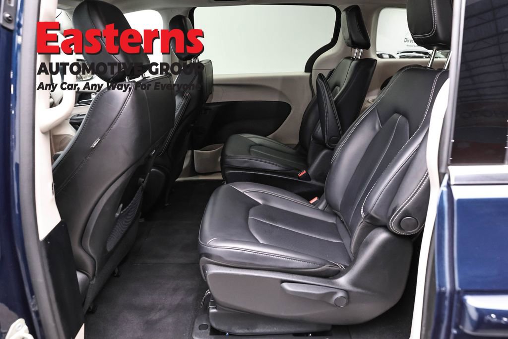 Used 2023 Chrysler Pacifica Touring-L FWD image 23