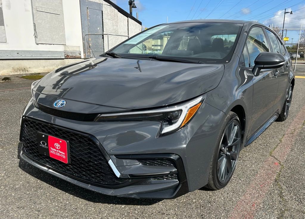 Certified 2024 Toyota Corolla SE w/ SE Package FWD image 1