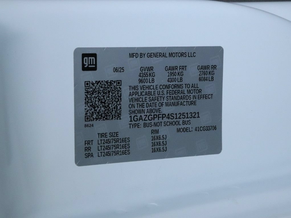 Used 2025 Chevrolet Express 3500 LT w/ LT Preferred Equipment Group RWD image 16